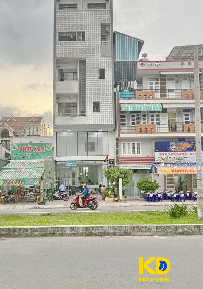 Cho thuê sân thượng tòa nhà mặt tiền đường D1 Phường Tân Hưng Quận 7.