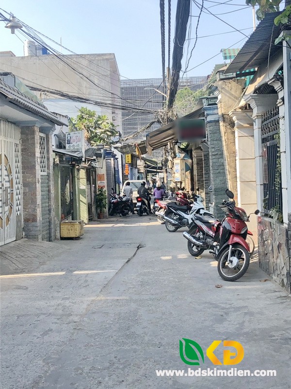 Bán nhà nát góc 2 mặt tiền hẻm xe hơi 1135 Huỳnh Tấn Phát Quận 7
